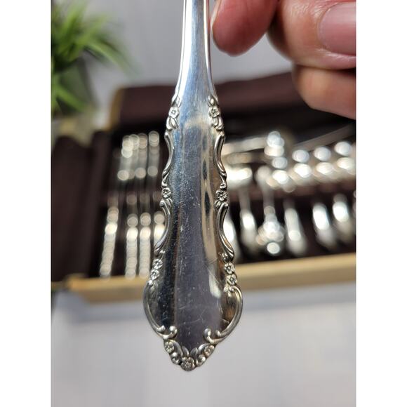 56 Pc Vintage Reed & Barton Dresden Rose Flatware Set for 8 and Serving Pieces - Picture 6 of 8